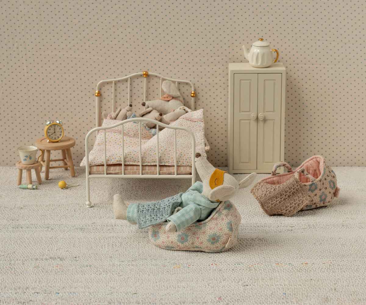 Maileg | Baby Mouse Carry Basket Rose