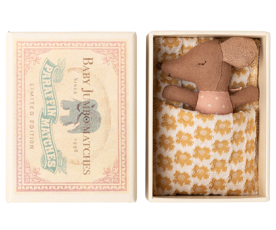Maileg | Slaperige Wakker Wordende Babymuis In Luciferdoosje Rose