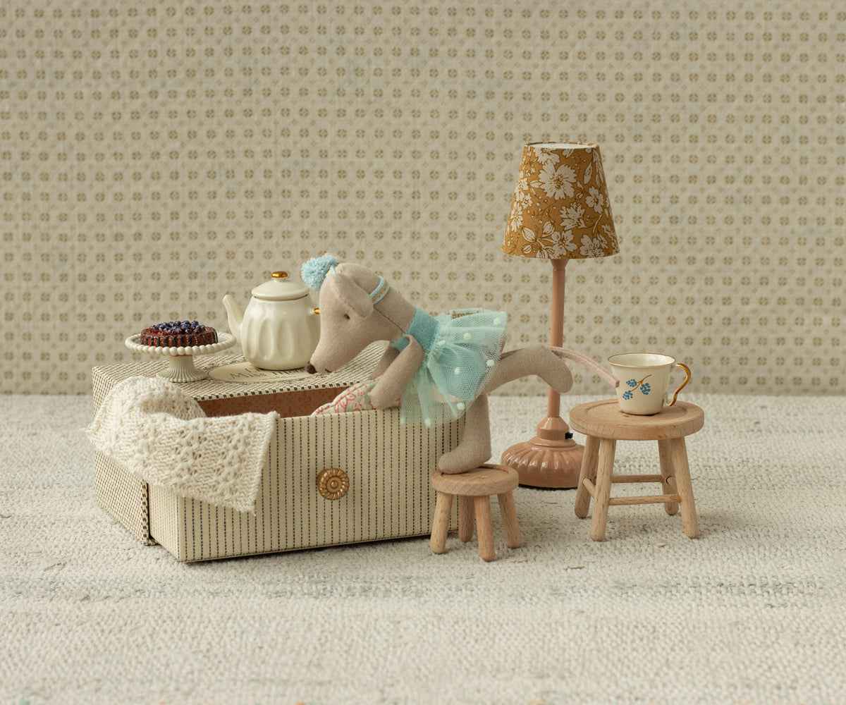 Maileg | Dancing Mouse on the Daybed Little Sister