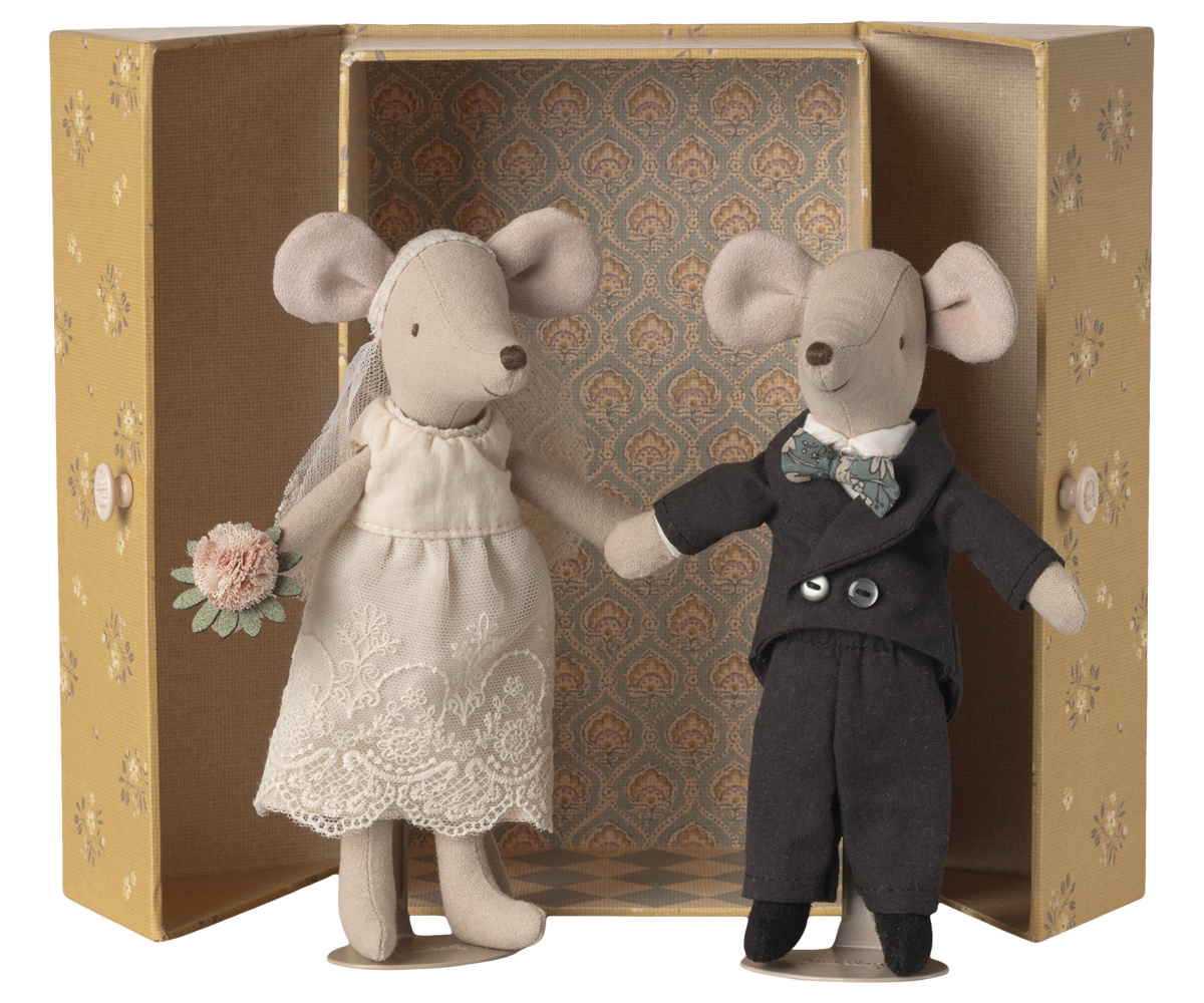 Maileg | Bride and Groom Mice in a Little Box Mom and Dad