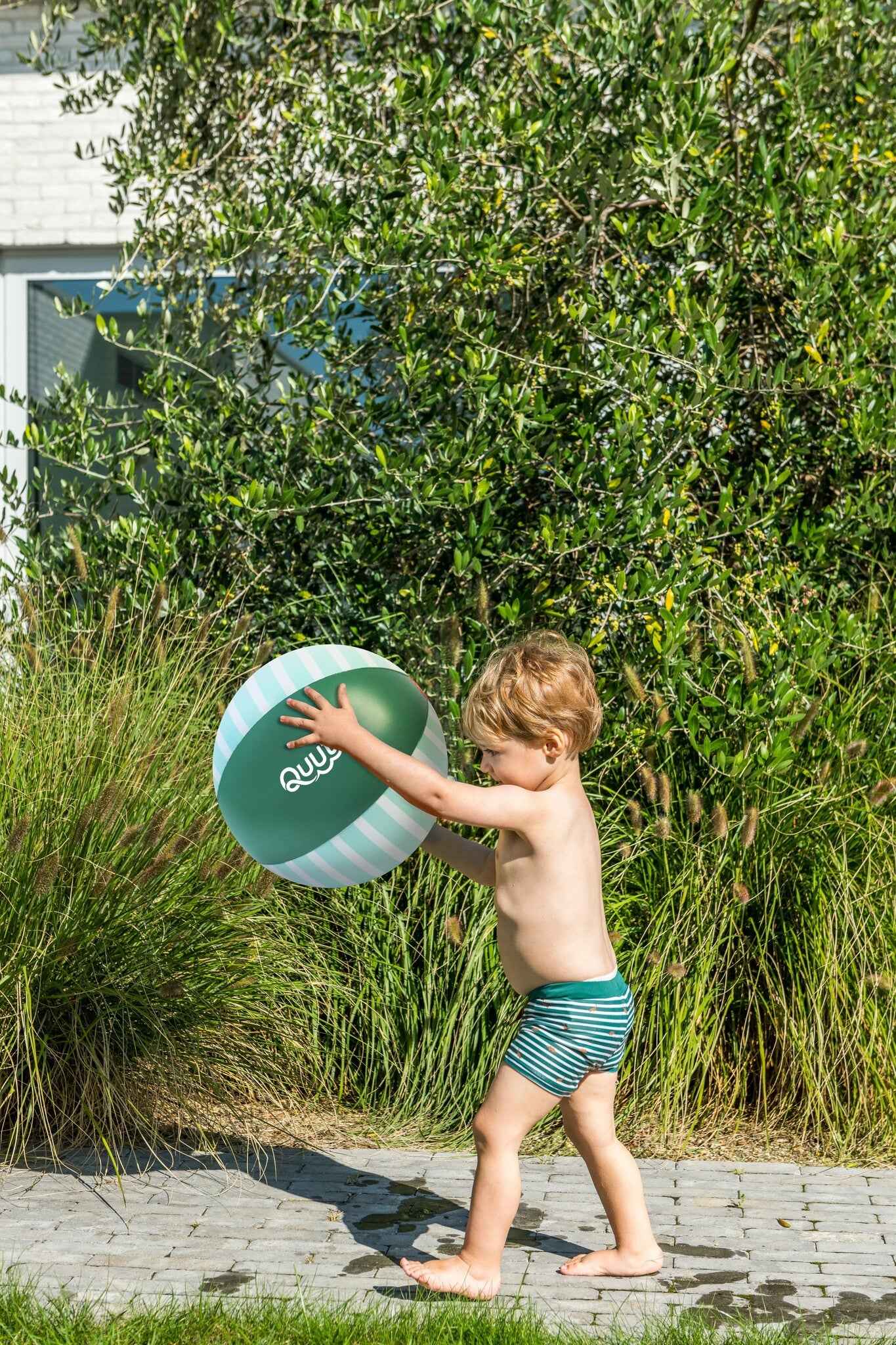 Quut | Beach Ball 30cm - Garden Green