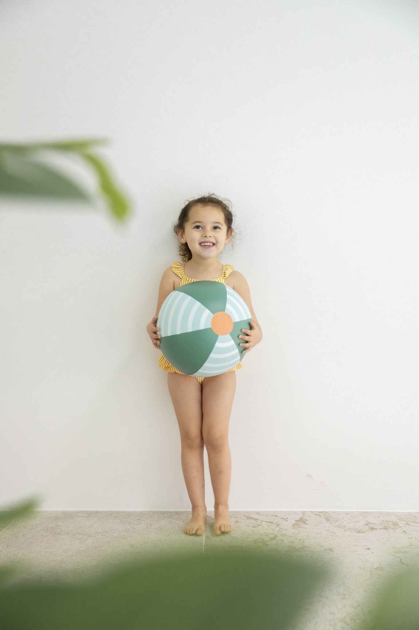 Quut | Beach Ball 30cm - Garden Green
