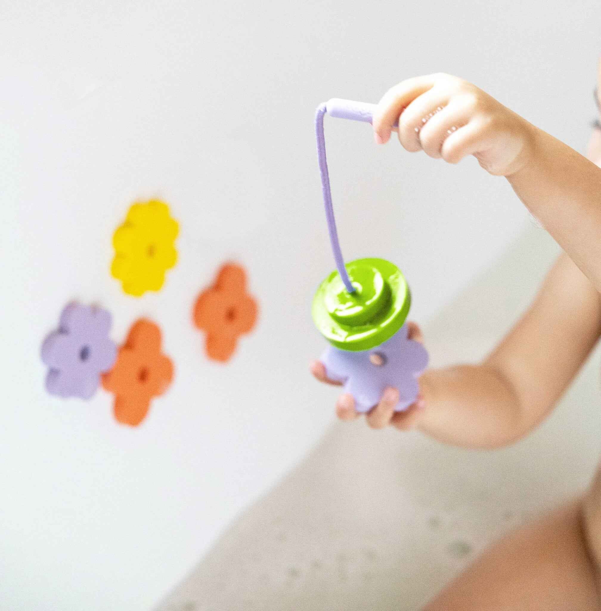 Quut  | Fishing Bath Stickers - Frog Pond