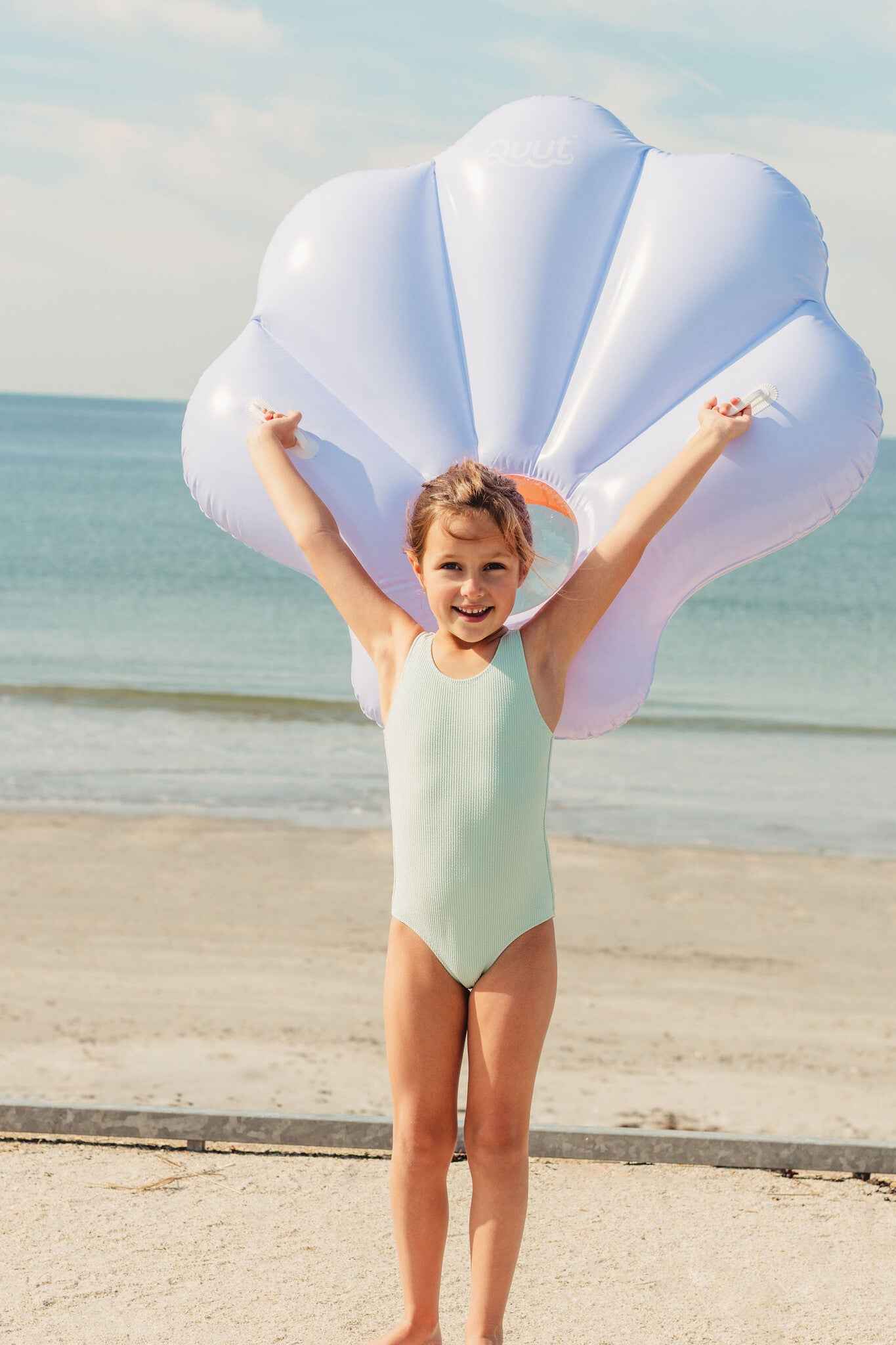 Quut | Inflatable Seashell Float