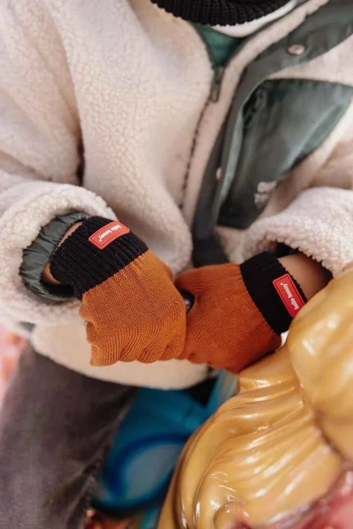 Hello Hossy | Handy Blacky Gloves