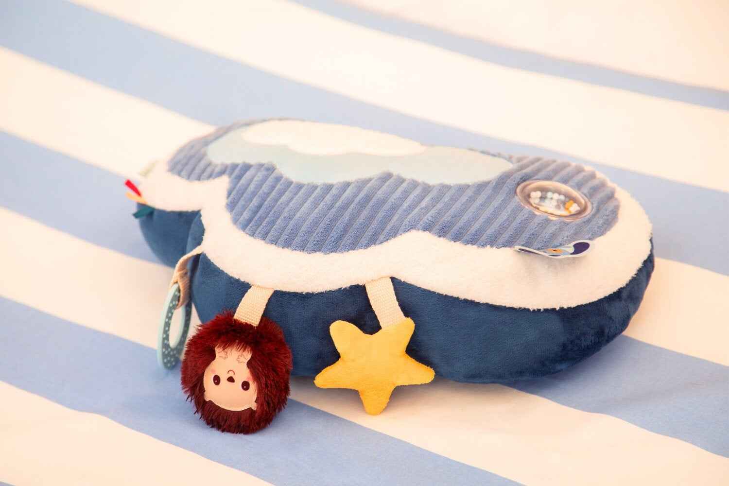 Lilliputiens | Jules Activity Cushion