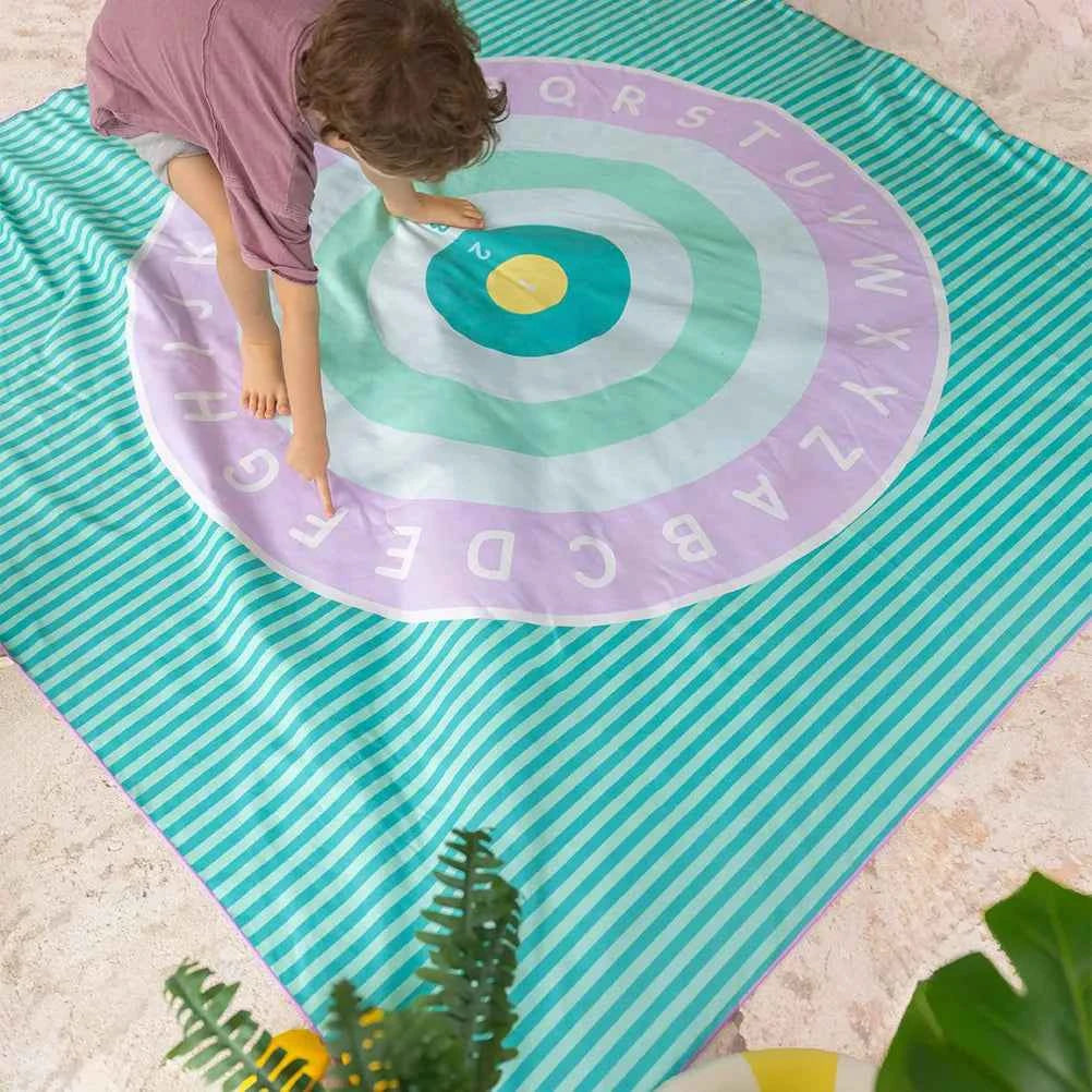 Quut | Speelhanddoek XL  - Bulls Eye / Name It