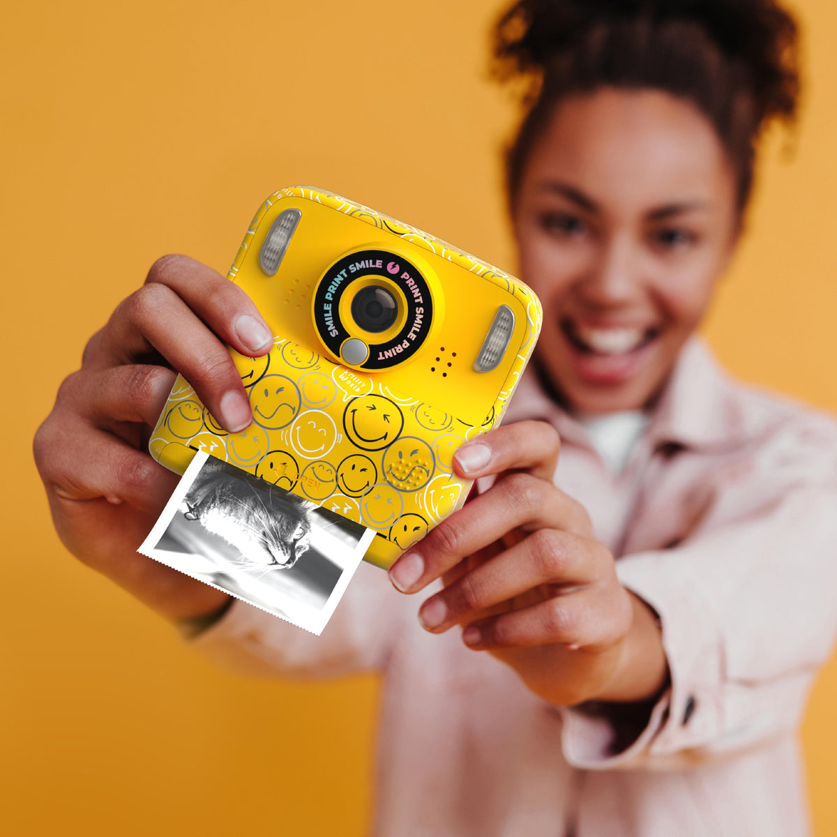 MOB | camera pixismiley smiley world yellow