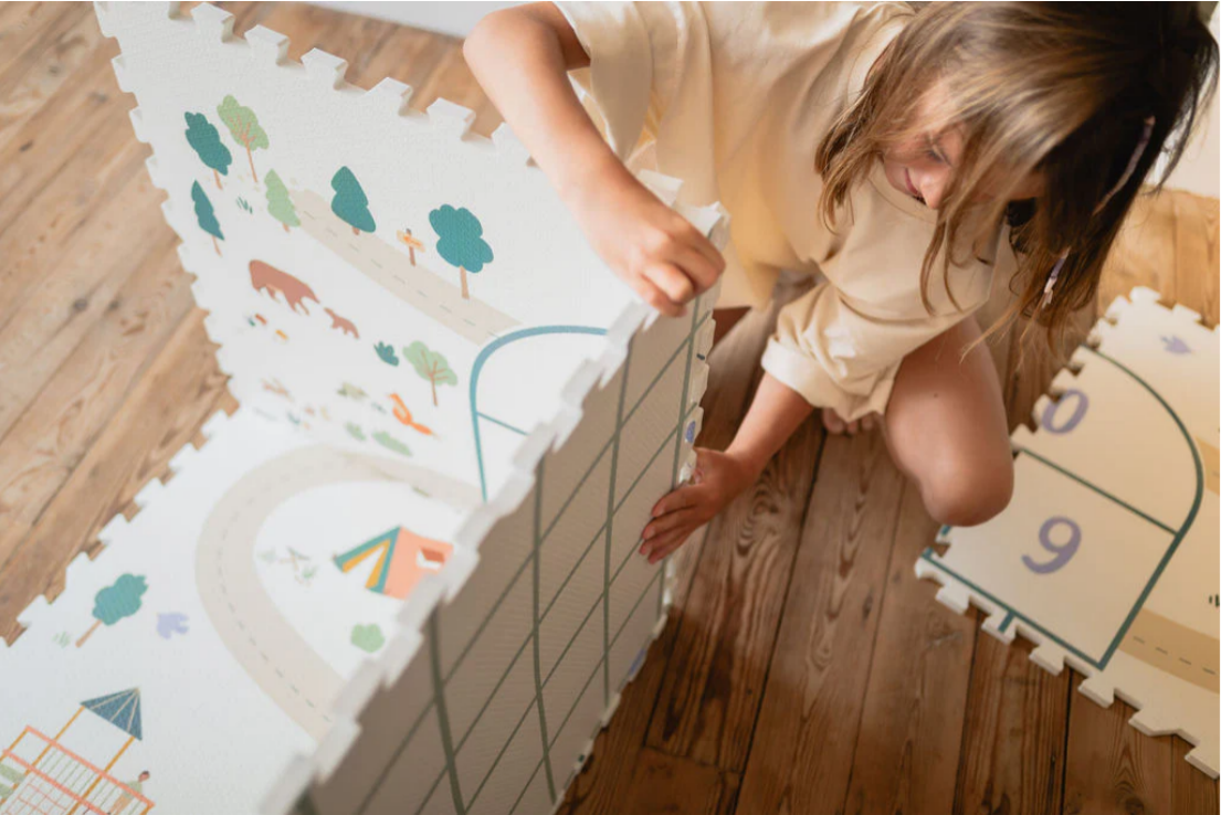 Play & Go | puzzeltapijt, opbergbox & speelhuisje - hopscotch