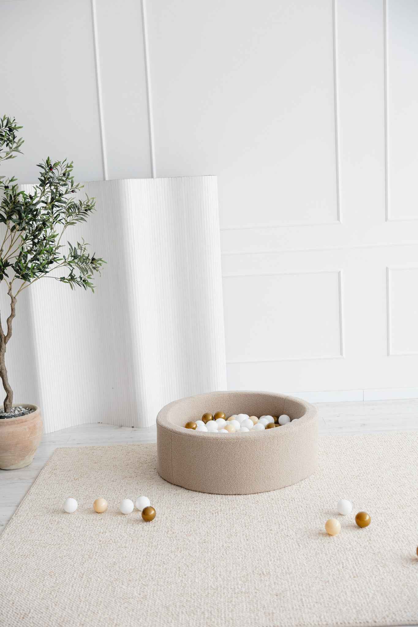 Moje | Bouclé Ball Bath - Beige 90x30 cm + Balls