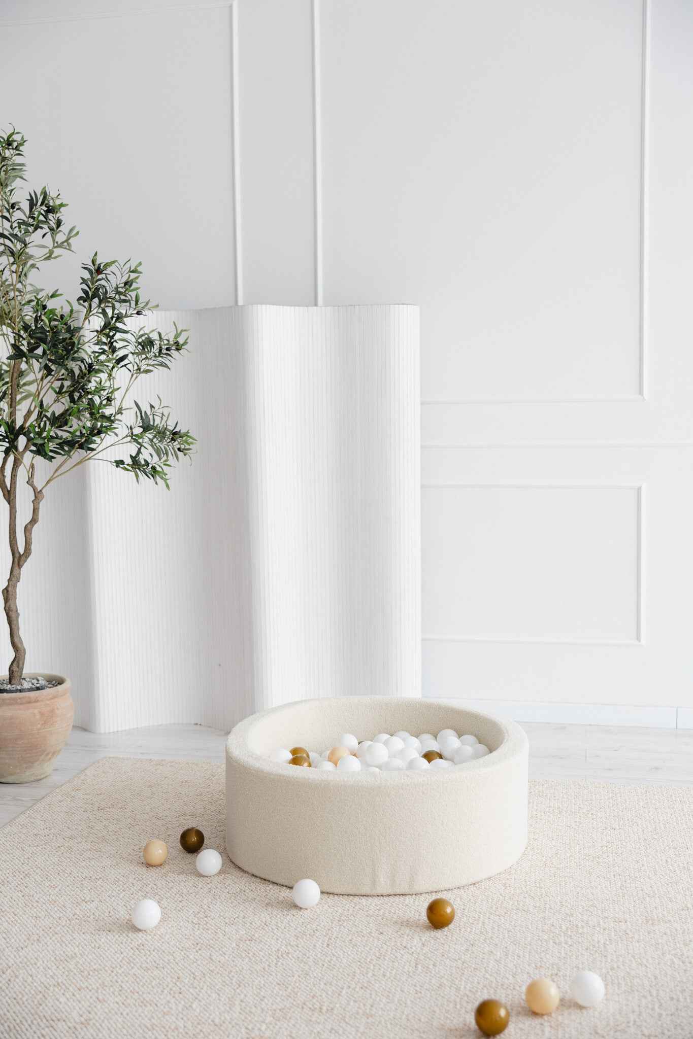Moje | Bouclé Ball Bath - Cream 90x30 cm + Balls
