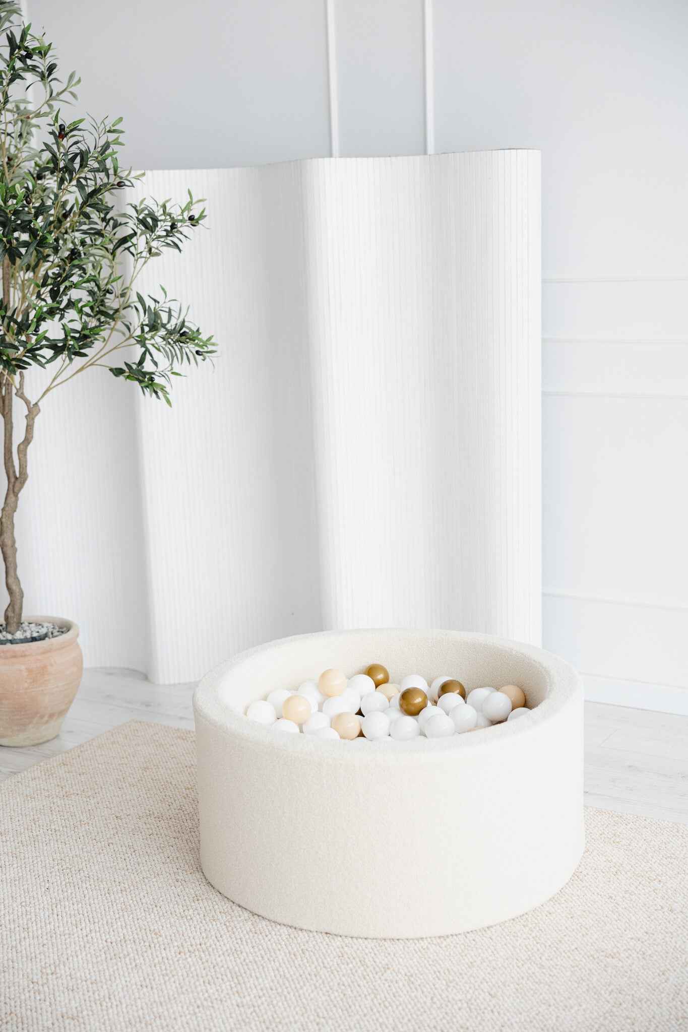 Moje | Bouclé Ball Bath - Crème 90x40 cm + Balls