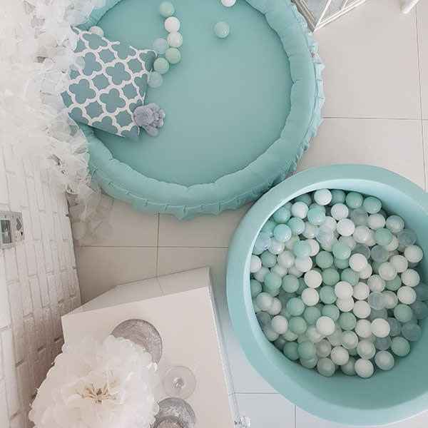 Round mint ball pit with 200 pearl white-transparent-mint-white balls