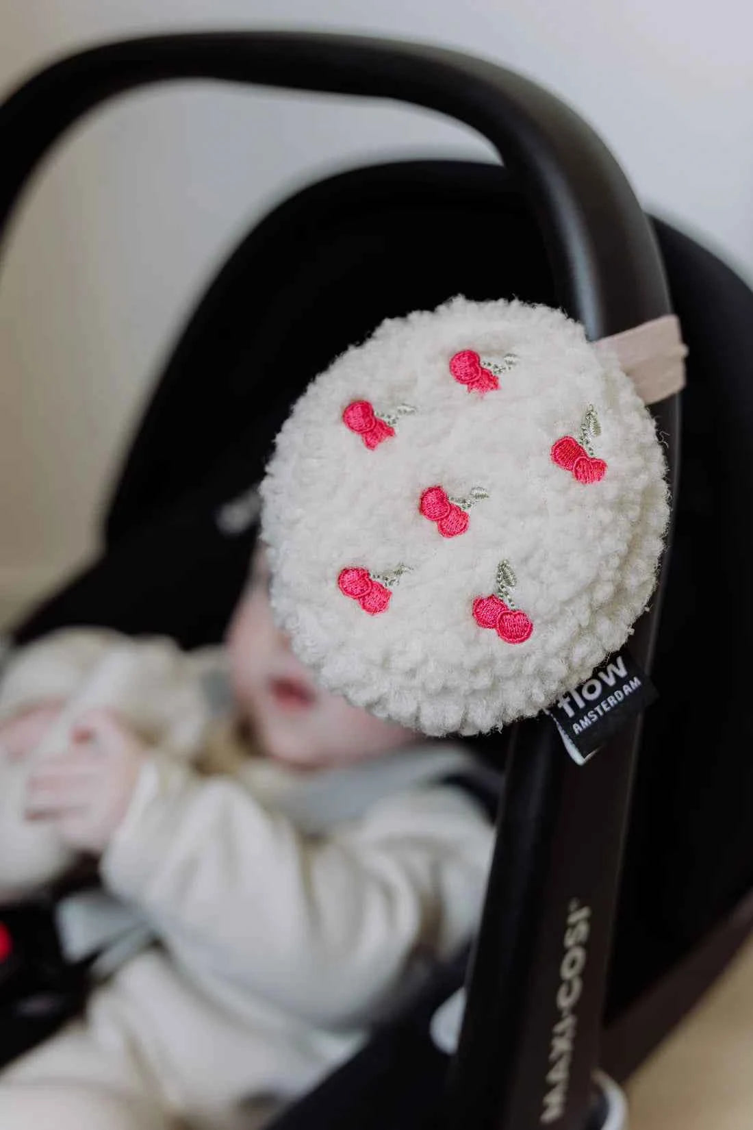 Flow Amsterdam | Lucy - On-the-Go Comforter Cherries