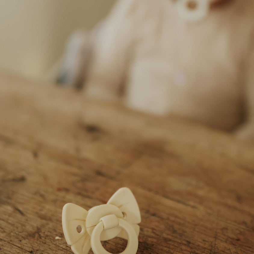 Elodie | Binky Bow Newborn Oat White