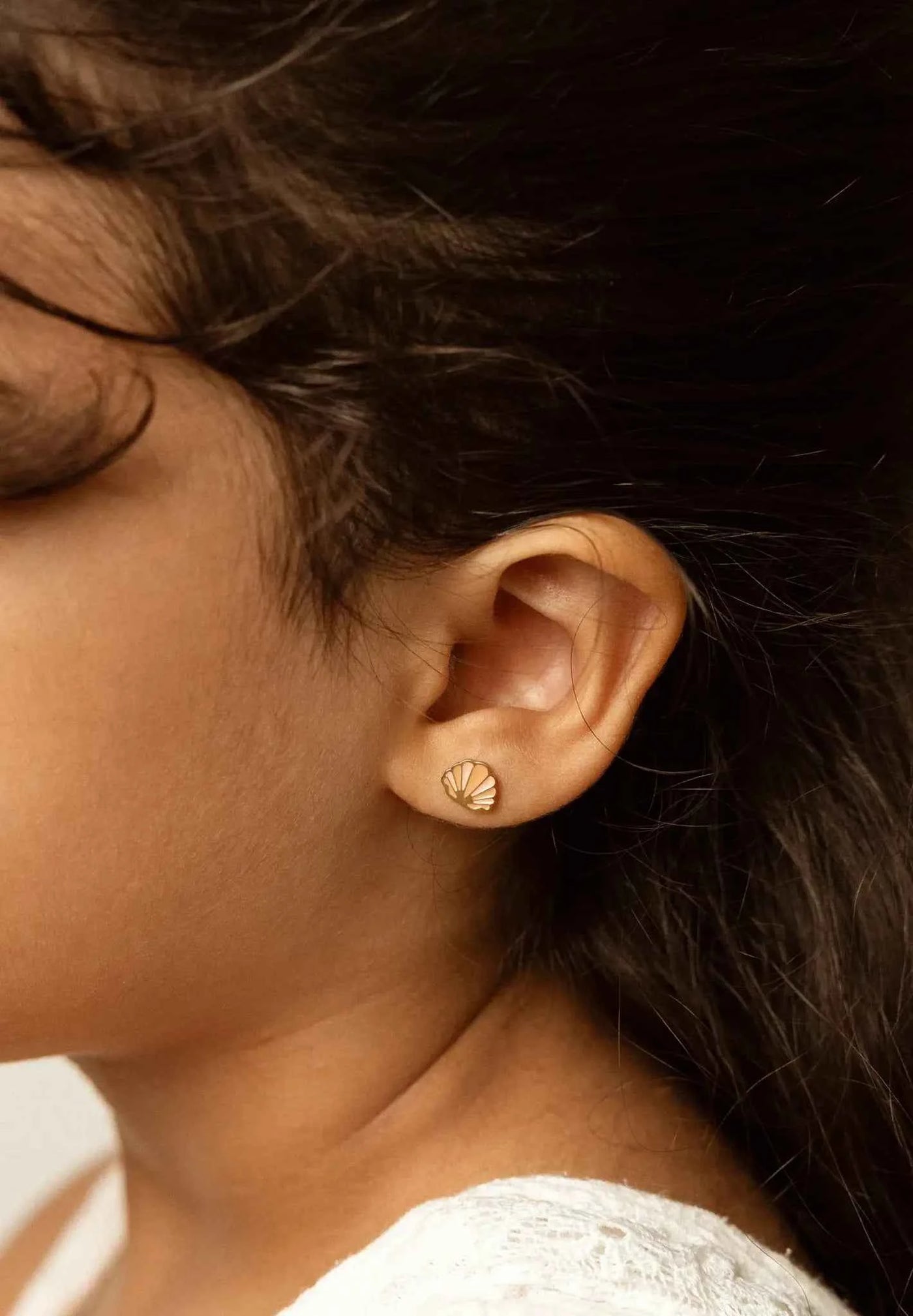 Mrs Ertha | Golden Shell Earrings