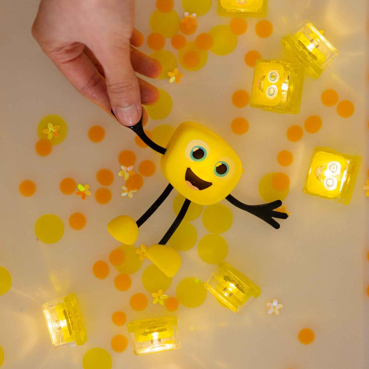 Glo Pals Alex, light up cubes, characters, geel 1+2 Stuks