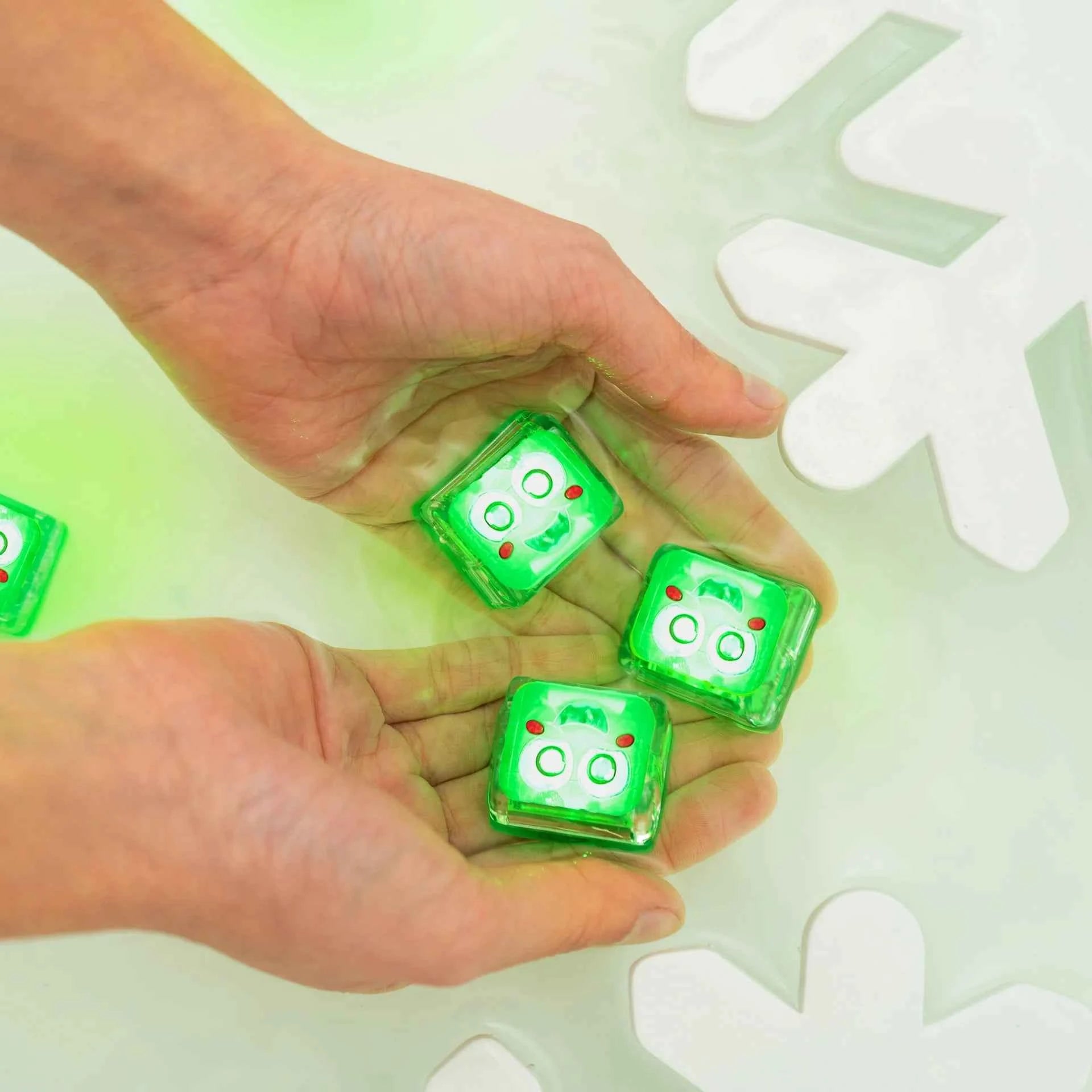 Glo Pals | Christmas Pal Light-Up Cubes 4-Pack - Limited Edition