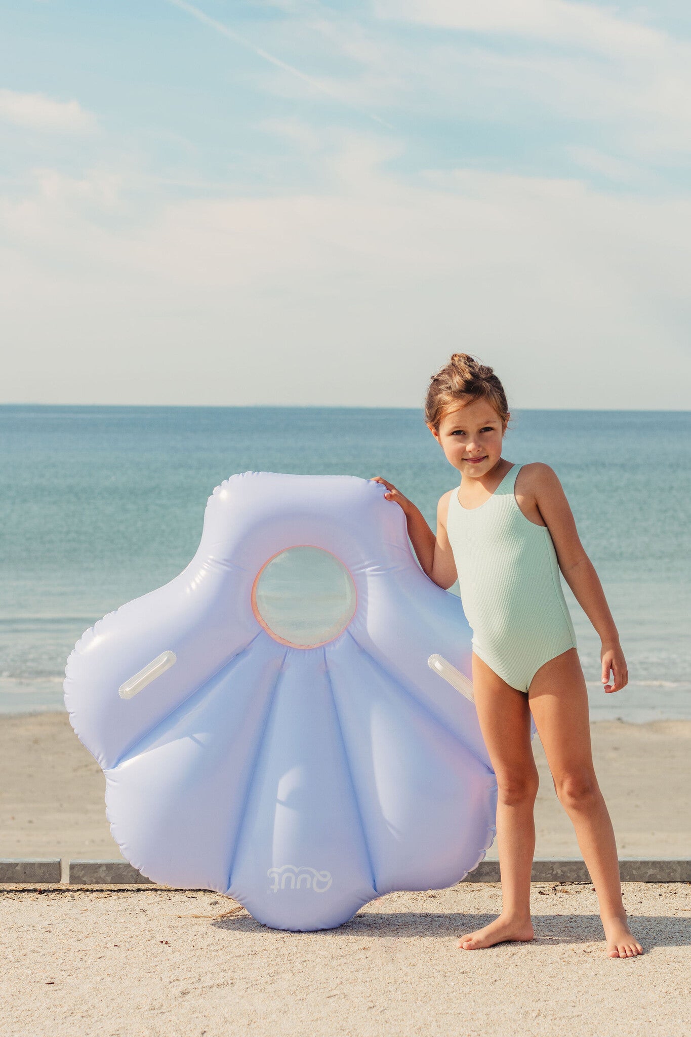 Quut | Inflatable Seashell Float