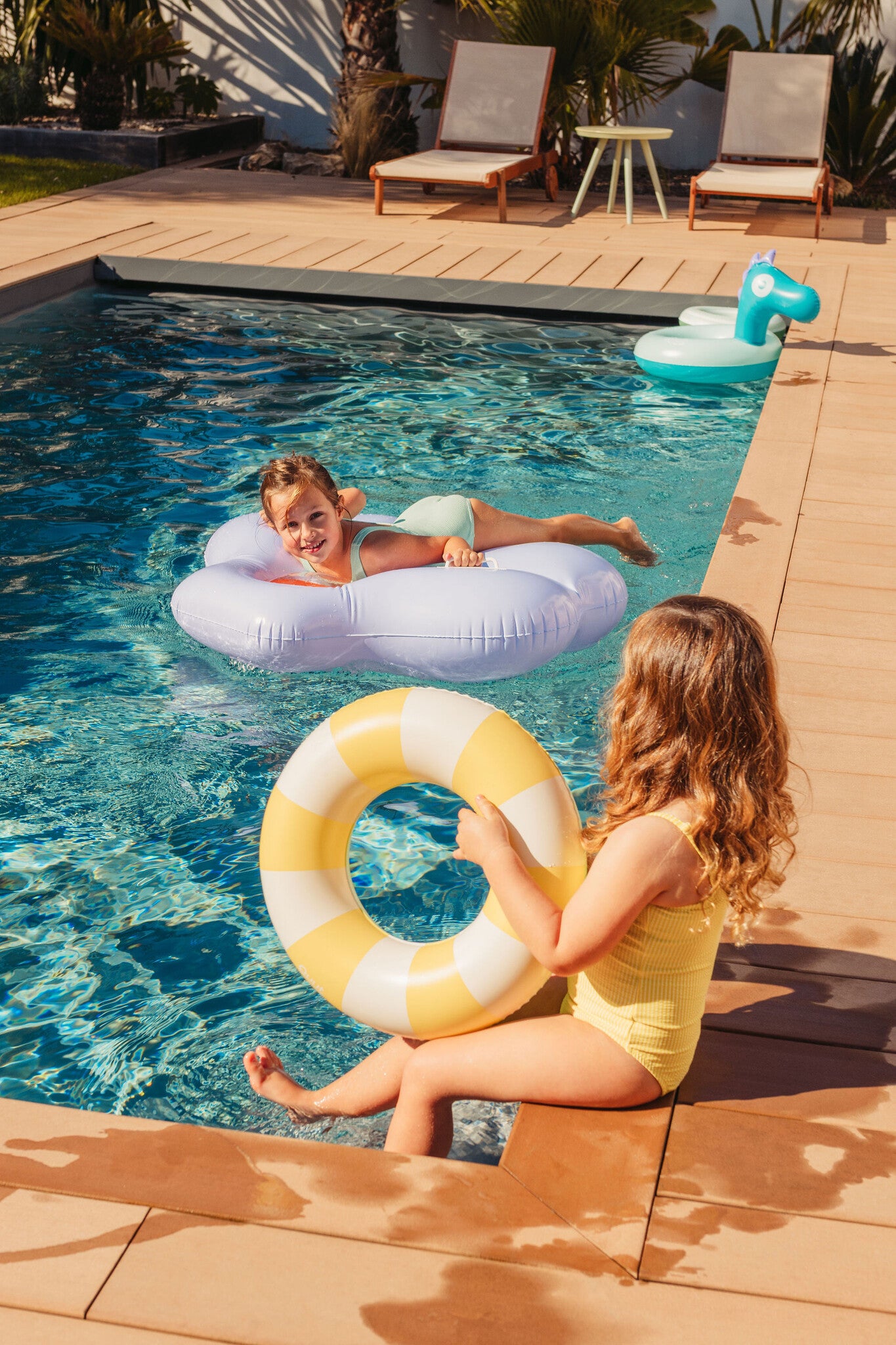 Quut | Inflatable Seashell Float