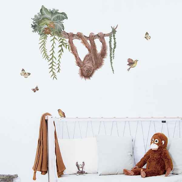 Lilipinso Utan muurstickers Young Orangutan on his liana