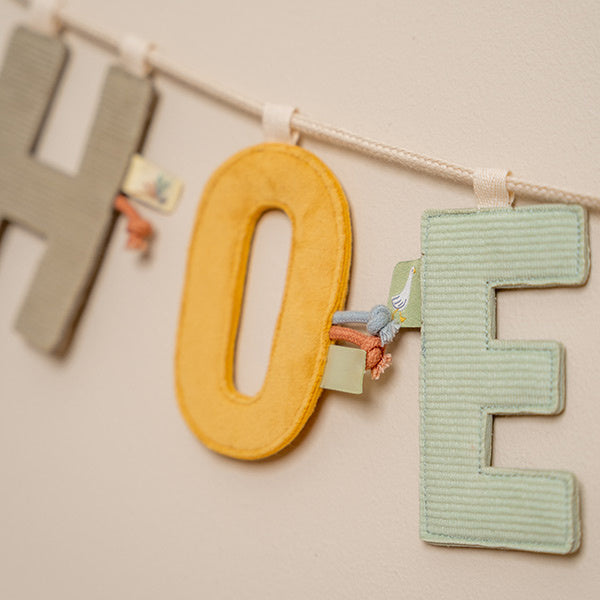 Little Dutch slinger element letter C