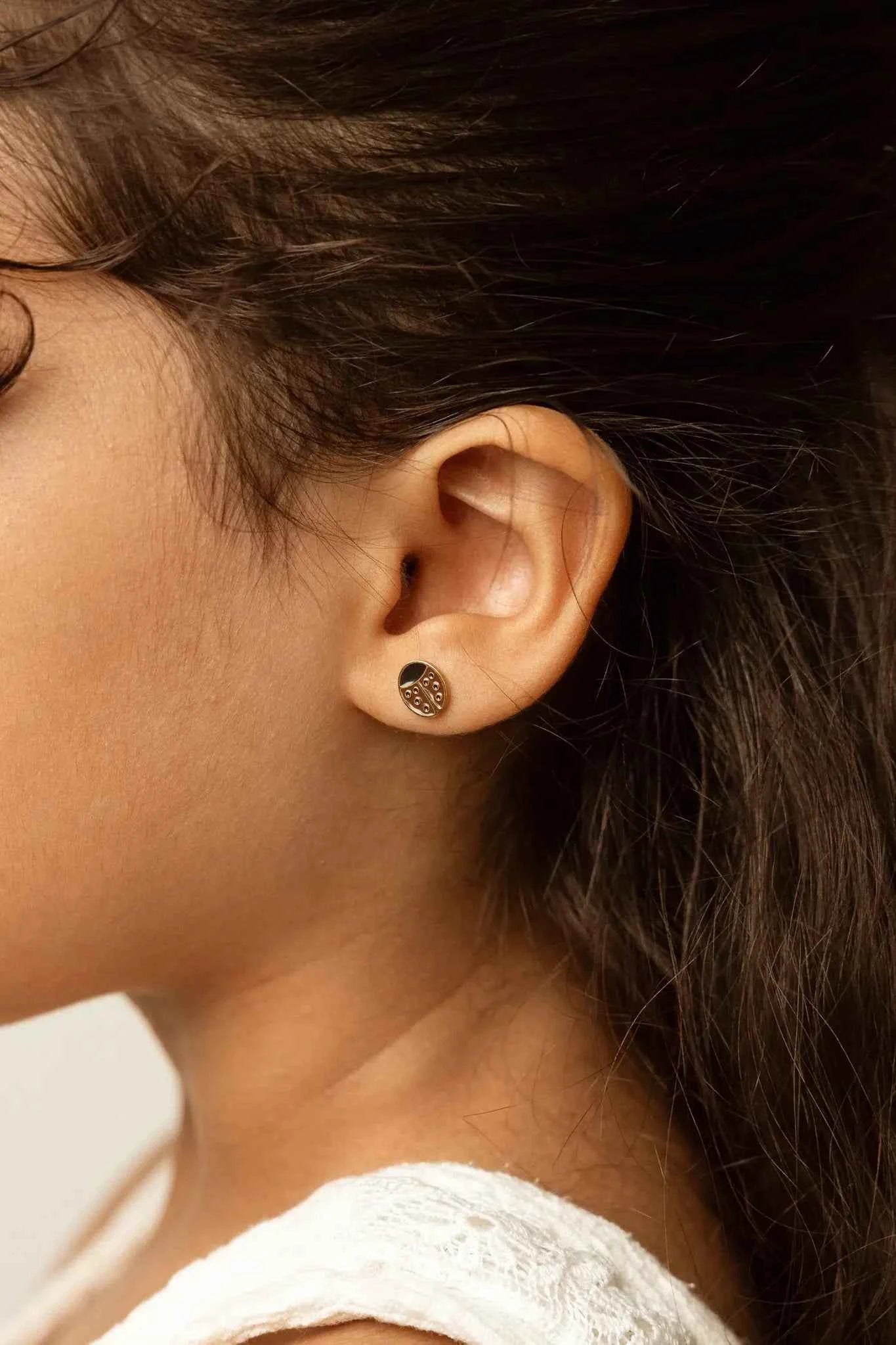 Mrs Ertha | Minimal Lady Earrings