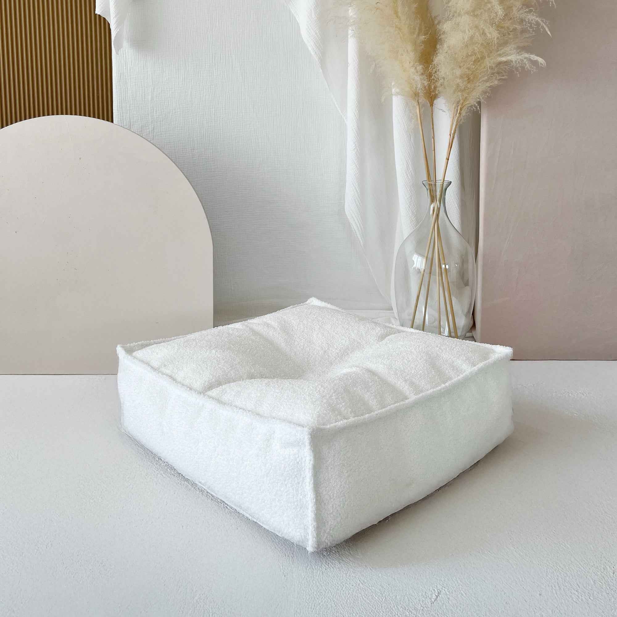 Moje |  BouclÃ© Ottoman -square - White