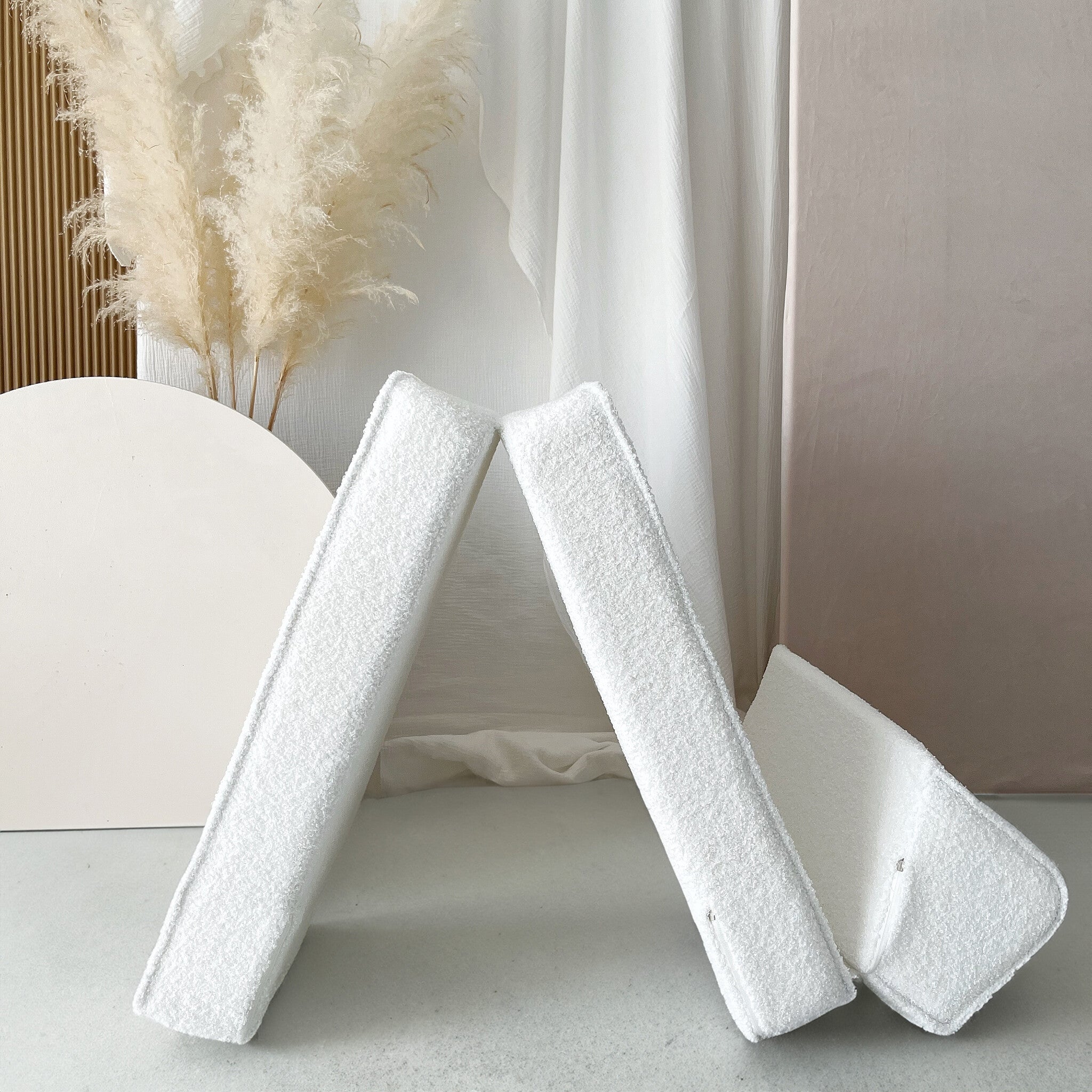 Moje | Bouclé Lounger White
