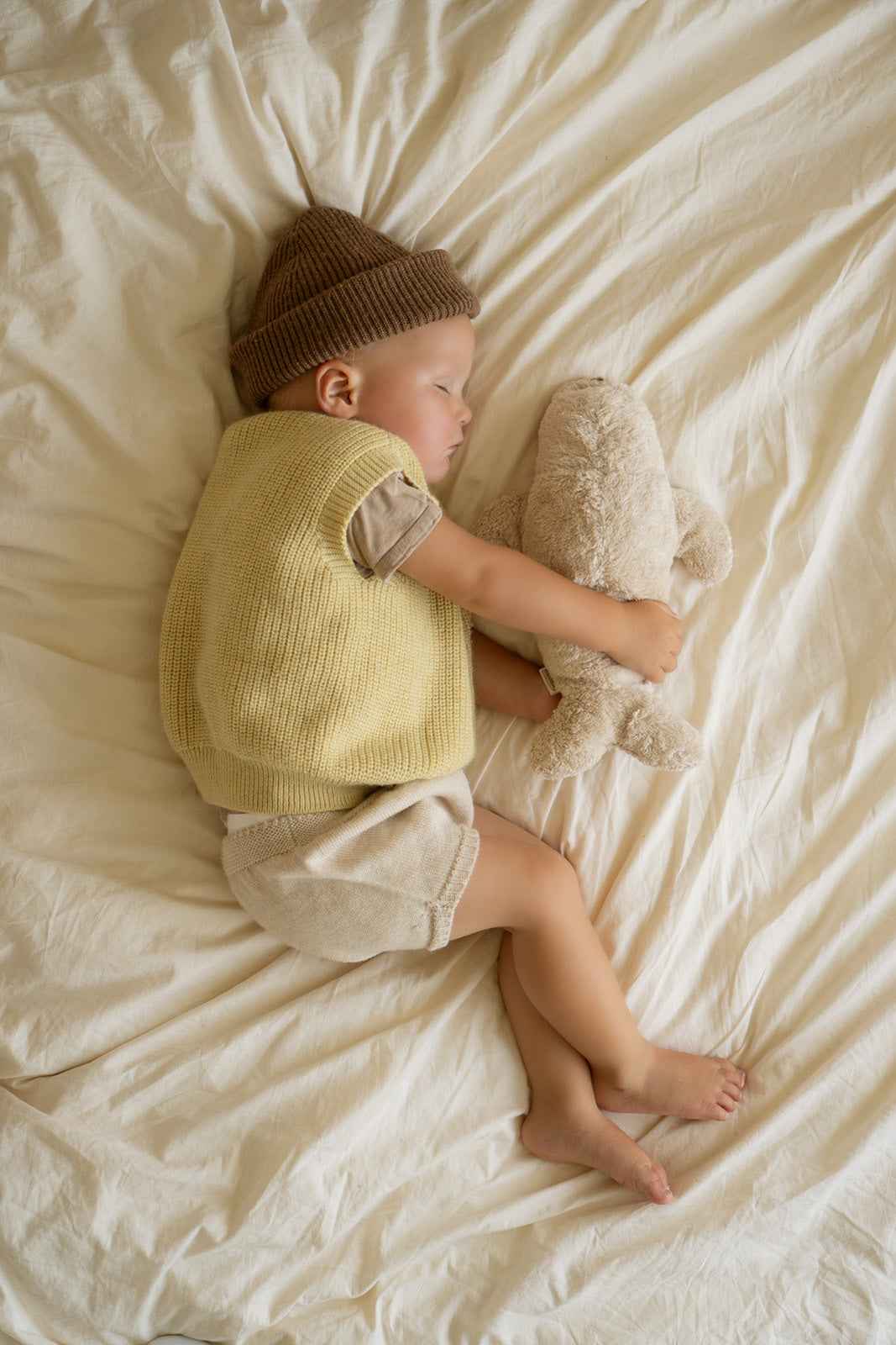 Moonie | Sand-colored Cuddly Sleeping Seal Toy