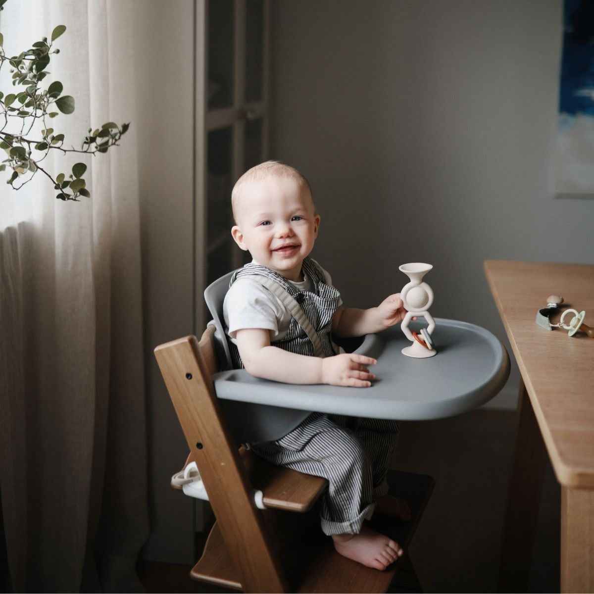 Mushie | High Chair Toy Hexapop Shifting Sand