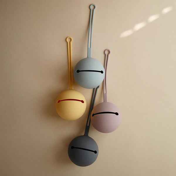 Mushie siliconen fopspeenhouder Powder blue