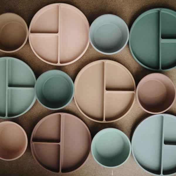 Mushie siliconen bord met zuignap Cambridge blue