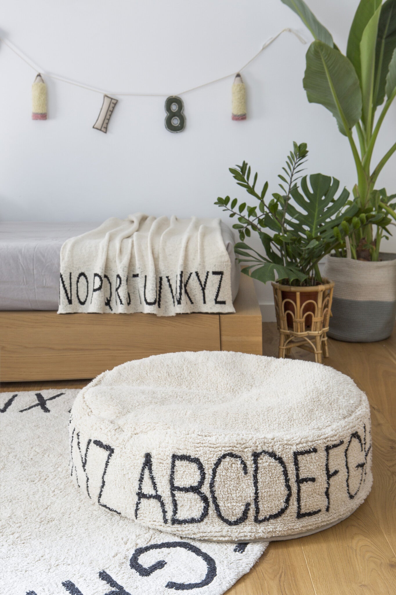 Lorena Canals - Poef ABC Natuur - Zwart