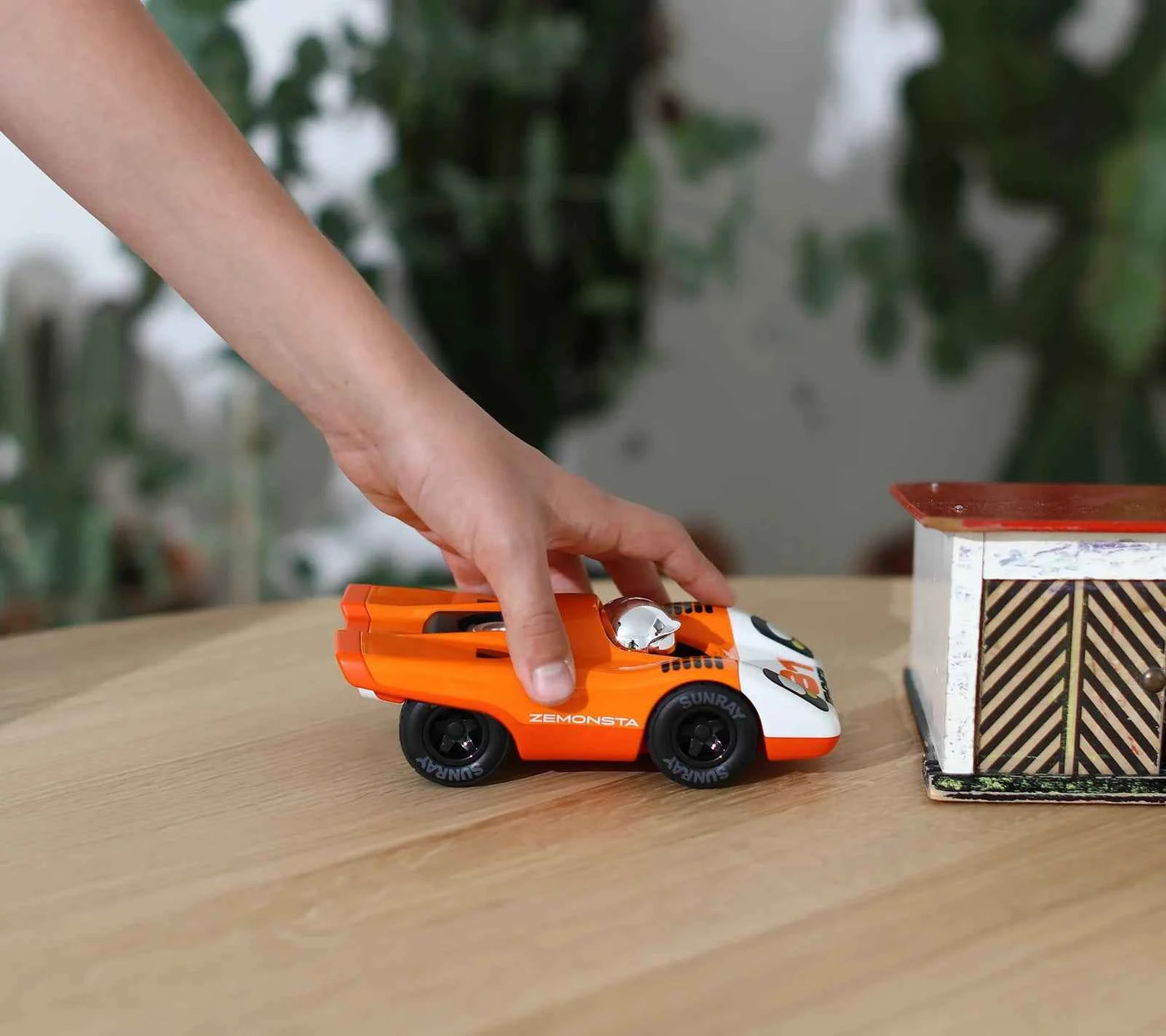 Playforever | Zemonsta Egon Car