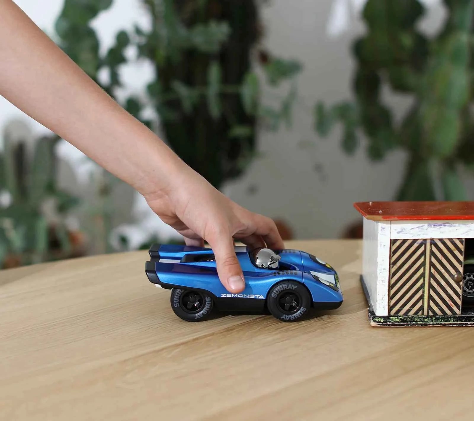 Playforever | Zemonsta Hans Car