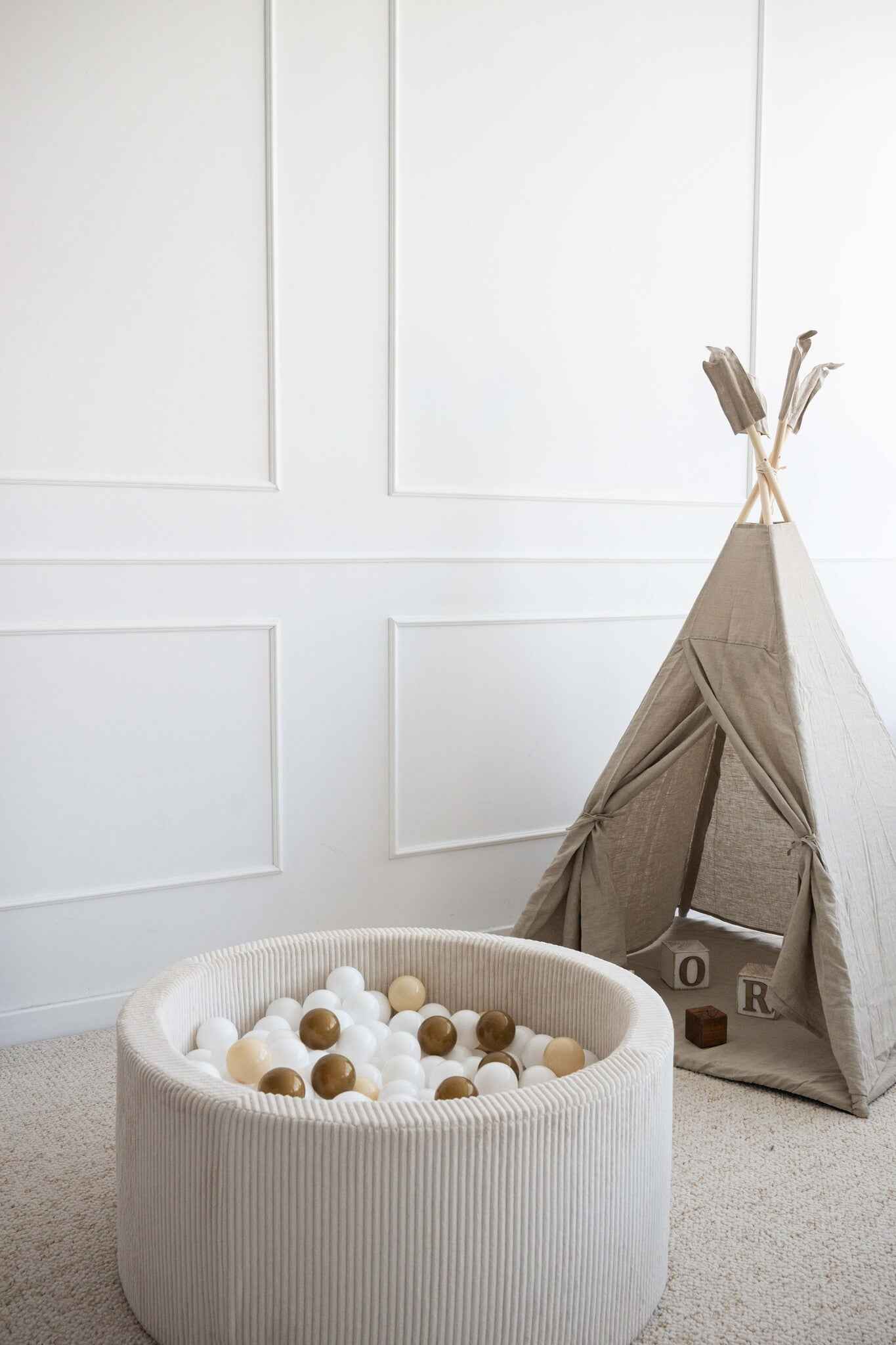 Moje | Ball Pool Rib Velvet - CrÃ©me 90x40 cm + Ballen
