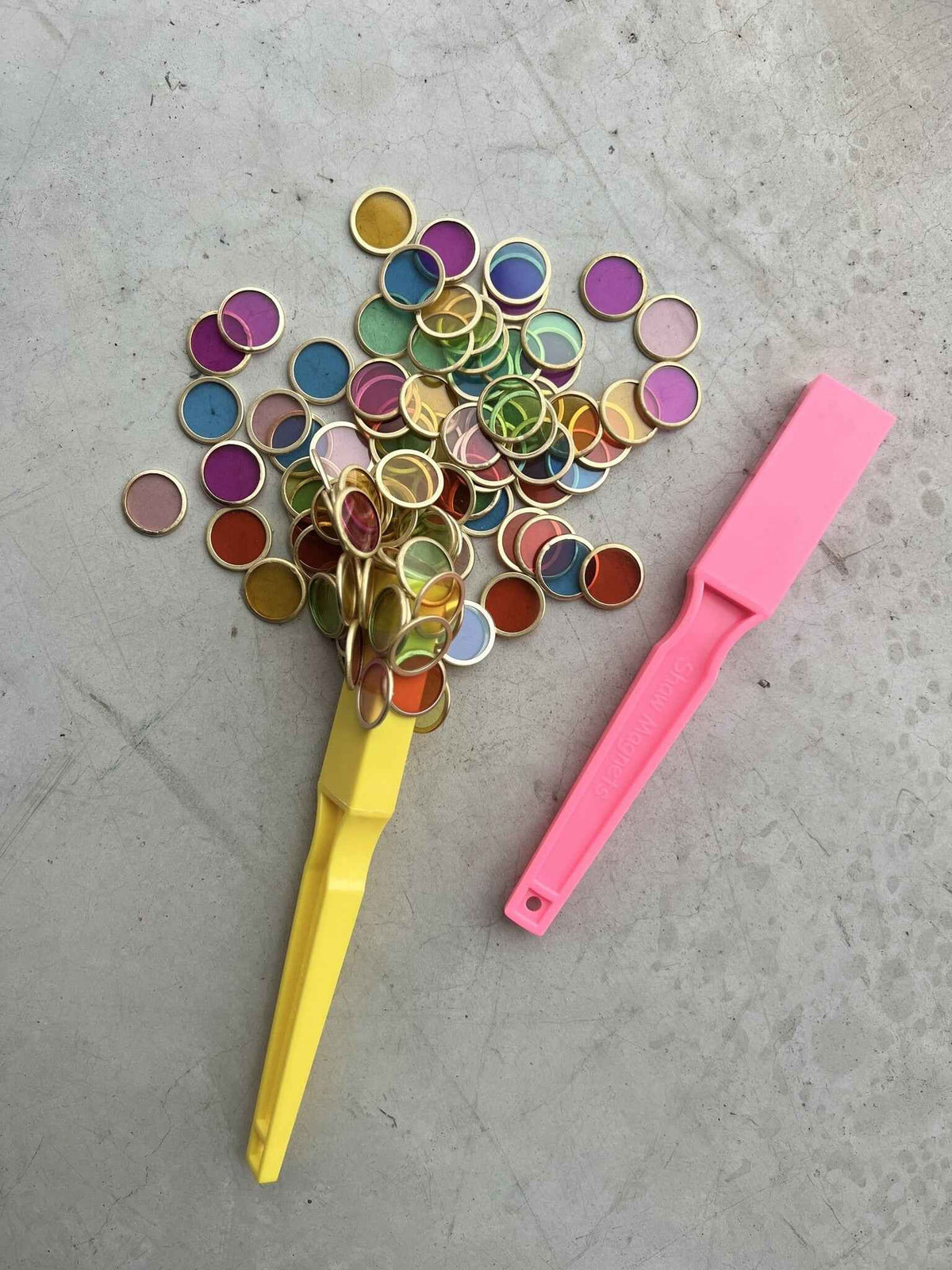 Shaw Magnets | Magnetic Wands x2 & 100 Mag Chips Geel/Roze