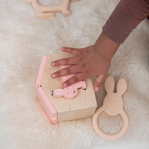 Trixie |   houten huis vormenstoof Mrs. Rabbit