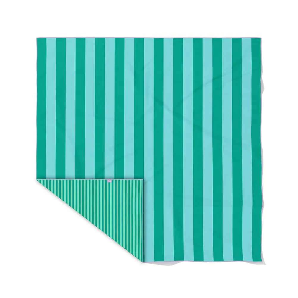 Quut | Speelhanddoek XL  - Bulls Eye / Name It